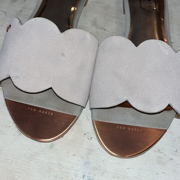 TED BAKER
Rhaily Scalloped Slide Sandal In Grey | size 9.5 - Picture 2 of 5